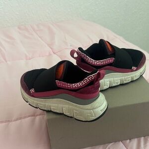 Slip-On kids VERSACE Fashion Sneaker in Black and Burgundy